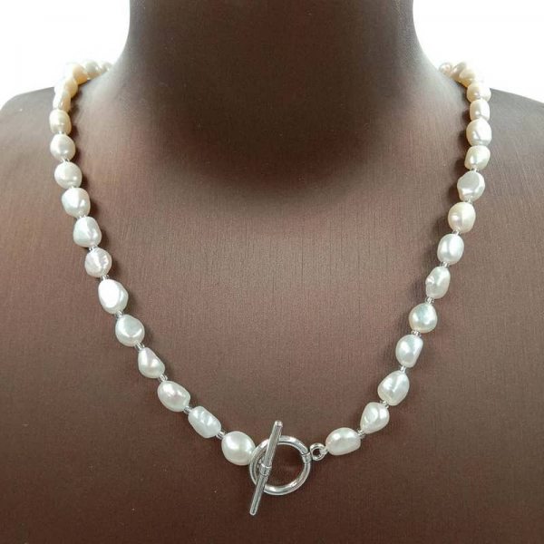 Perlenkette und Armband in Weiß mit 7-9 mm Perlen