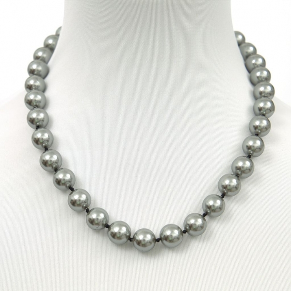 Perlenkette aus Muschelkernperlen 12 mm platinsilber