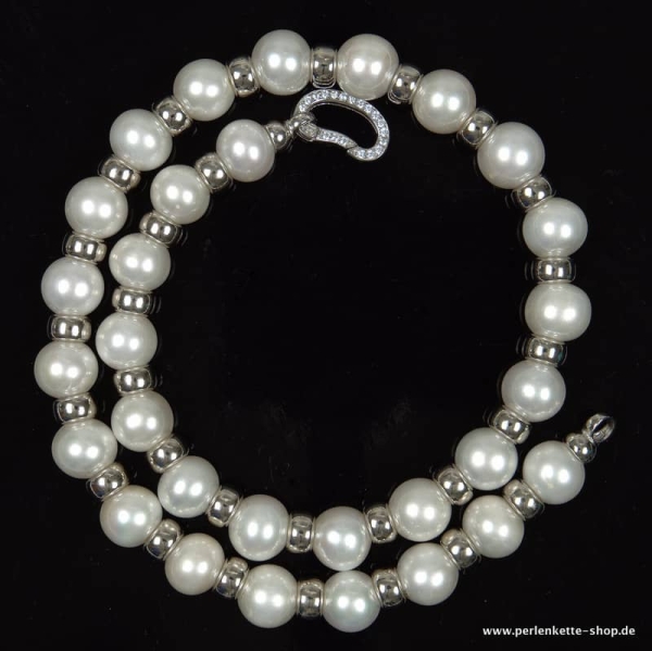 Perlenkette in Weiß mit 12 mm Perlen und Weißgold-Preziosen