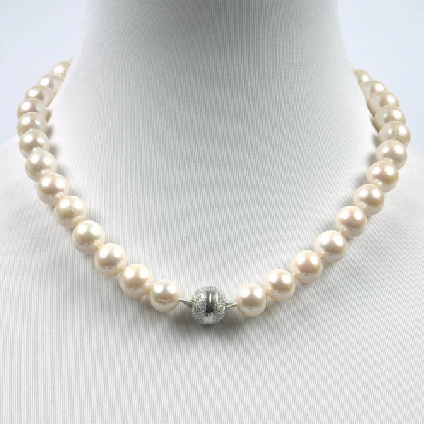 Perlenketten Collier in reinstem Weiß mit 11-14 mm Perlen
