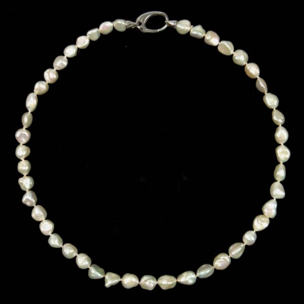 Keshi-Perlenkette in Metallic Weiß
