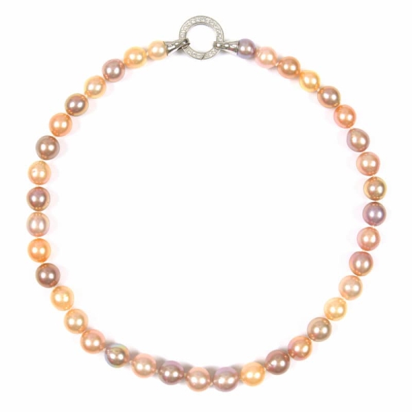Perlen-Collier in seltenen metallischen Farben