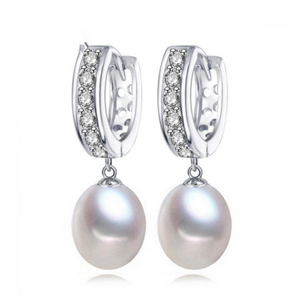 Perlen Kreolen mit 7,5mm tropfenförmigen Perlen in Weiß