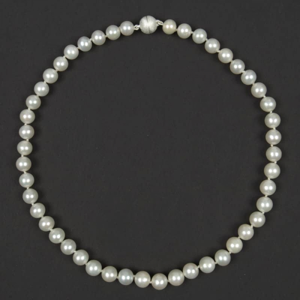 Perlenkette in Weiß mit 9 mm Perlen
