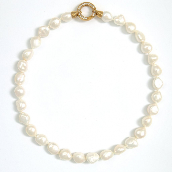 Semi Barocke Perlenkette in Weiß mit 12-15 mm Perlen