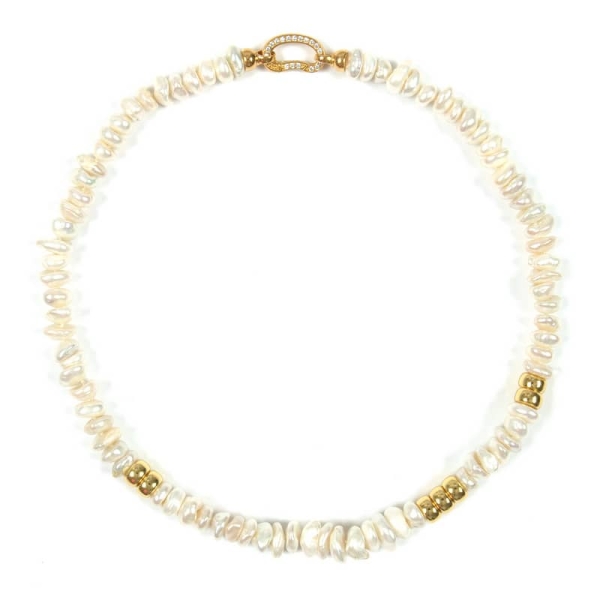 Keshi Perlenkette in Weiß mit vergoldeten Preziosen