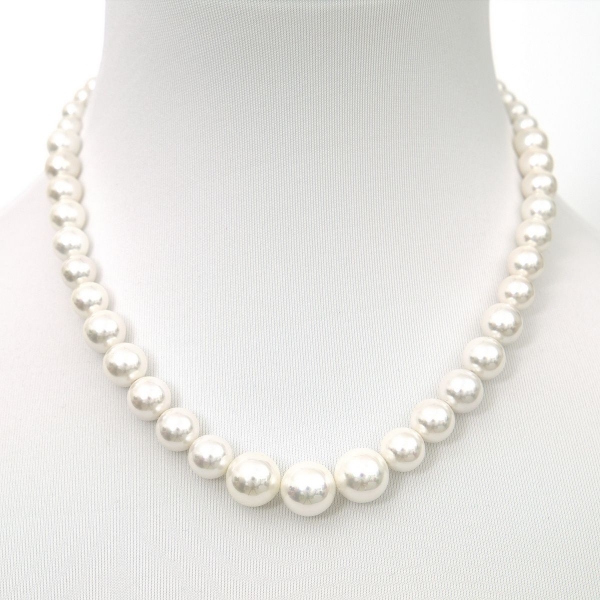Muschelkern Perlenkette mit 6 bis 12 mm Perlen in weiß