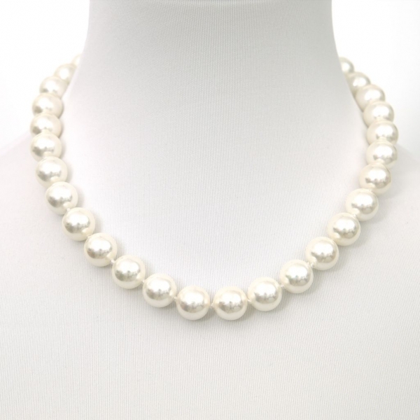 3-teiliges Set aus 12 mm Muschelkern Perlen in weiß - Halskette, Armband und Ohrringe