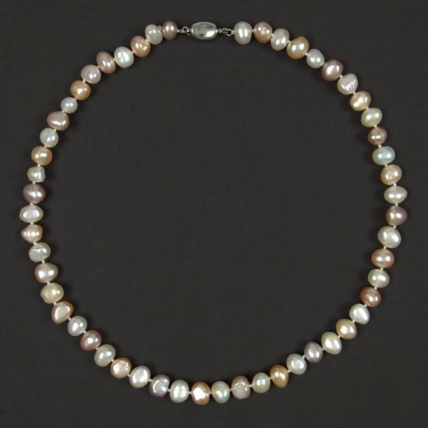 Semi-barocke Perlenkette in Peach mit 7-10 mm Perlen